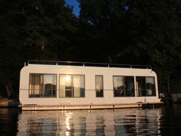 Hausboot White