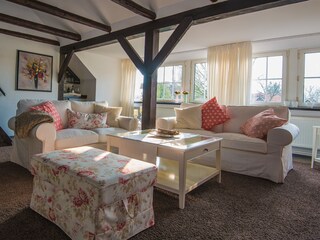 Wohnlandschaft mit Blick auf die Vinothek