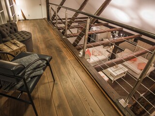 offene Galerie mit vielen Büchern zum schmökern