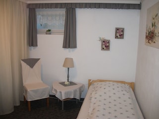 3 Schlafzimmer mit Einzelbett..