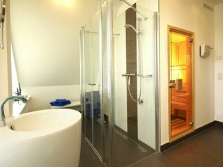 Badezimmer und Sauna