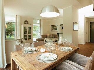 Wohnzimmer mit Esstisch