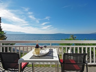 Der Balkon mit dem traumhaften Meerblick!