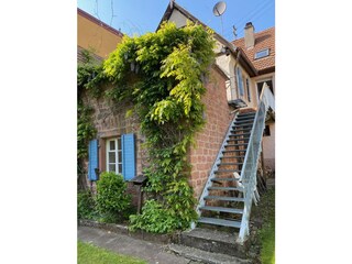 Treppe nach Gartenbereich