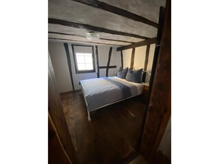 Schlafzimmer mit 160x200 Bett