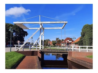 Kanal mit Kappbrücke