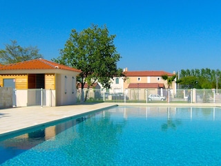 Large pool, open from the end of april till november