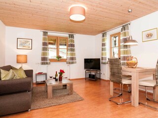 FW Ringberg, Gemütliche Couch mit Flachbildfernseher