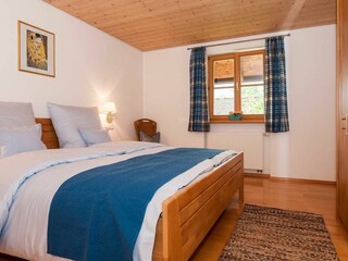 Doppelbett in Komforthöhe