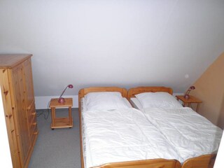 Schlafzimmer mit Doppelbett
