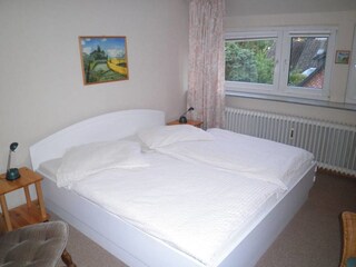 Schlafzimmer mit Doppelbett