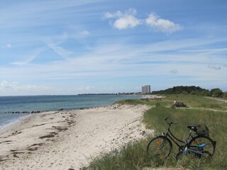 mit dem Rad am Strand lang