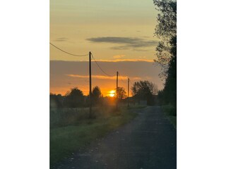 der Weg zur kleinen Kate bei Sonnenaufgang
