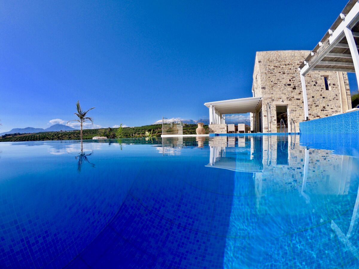 Infinity pool