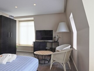 1. Schlafzimmer mit TV