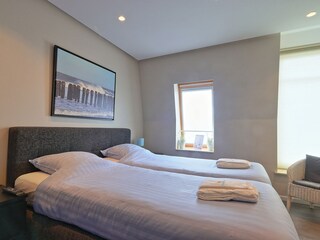 2. Schlafzimmer mit TV