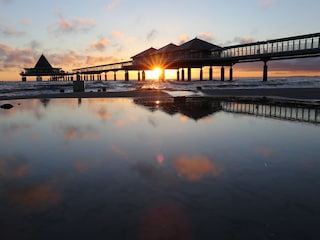 Seebrücke bei Sonnenaufgang