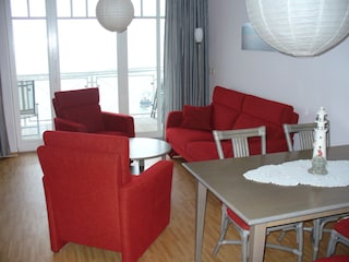Teilansicht Wohnzimmer mit Essecke