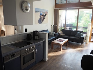 Blick auf die Küche und Wohnbereich