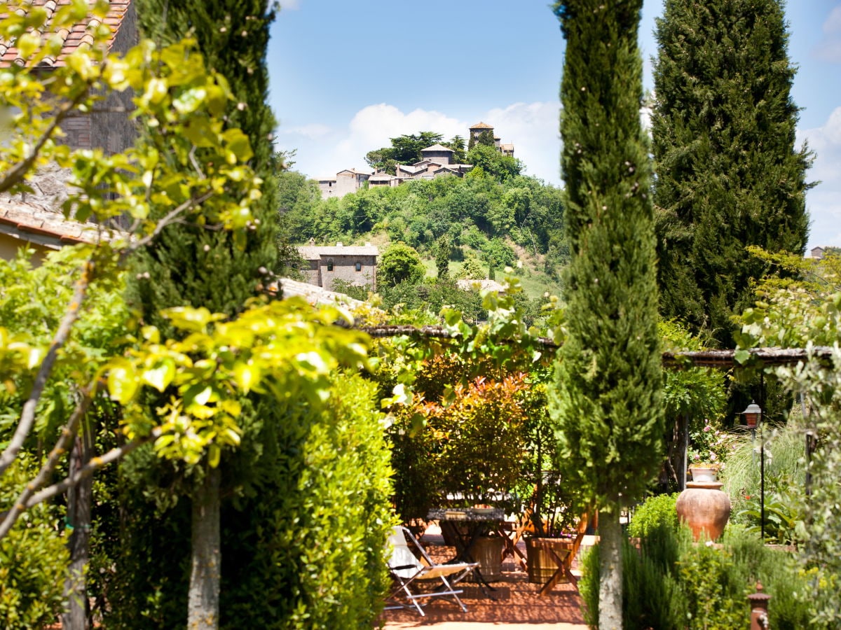 Terrasse,Castello im Hintergrund