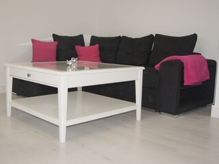Wohnbereich mit gemütlicher Couch