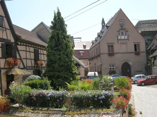 Sommer Sicht auf das Rathaus vom Wohnzimmer