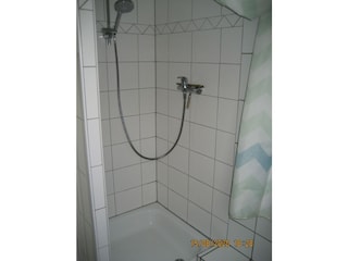 Dusche im Badezimmer