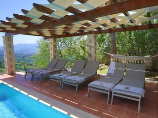 bequeme Liegen am Pooldeck