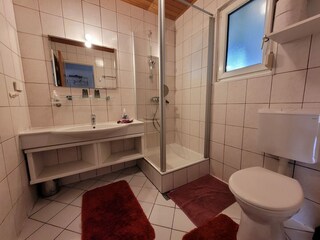 Vakantiehuis Seewalchen am Attersee Badkamer 21