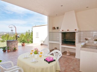 Gemauerter BBQ Grill und viel Platz zum kochen