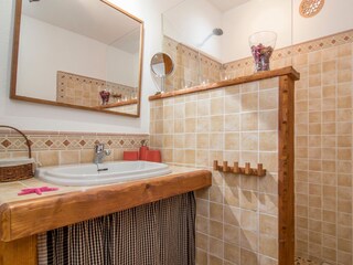 Badezimmer 4 mit begehbarer Dusche