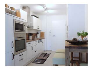 voll ausgestattete Küchenzeile