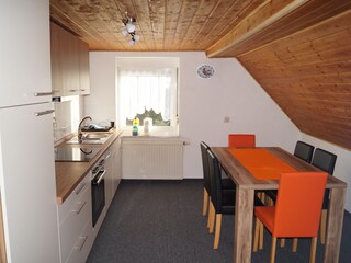 DG Küche mit Esstisch