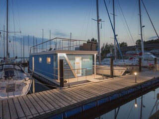 Ostsee Hausboot Antje Frieda bei Sonnenuntergang