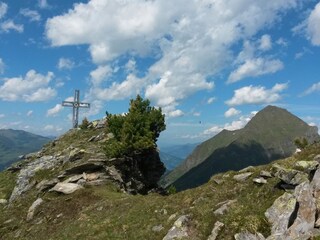 Zahlreiche Gipfelbesteigungen möglich