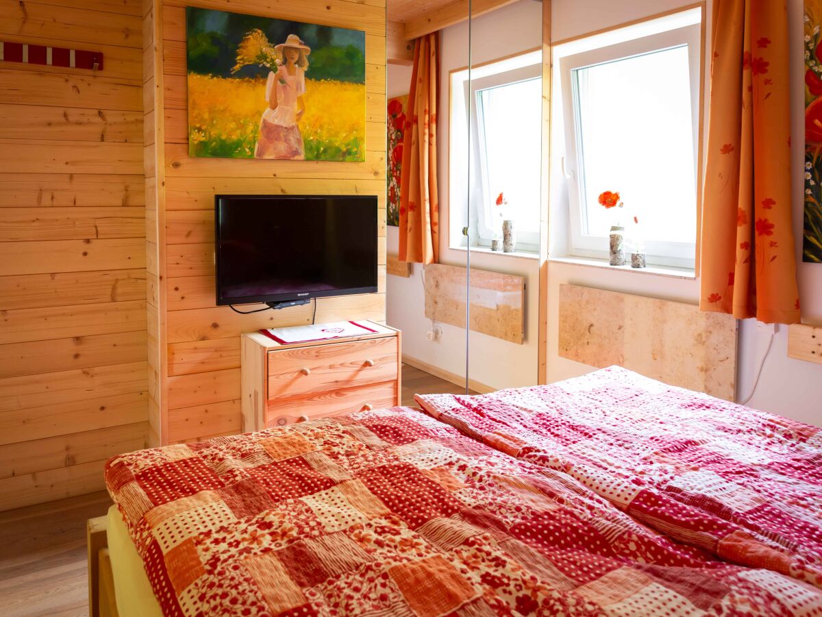 Schlafzimmer mit Blick zur Hochalm