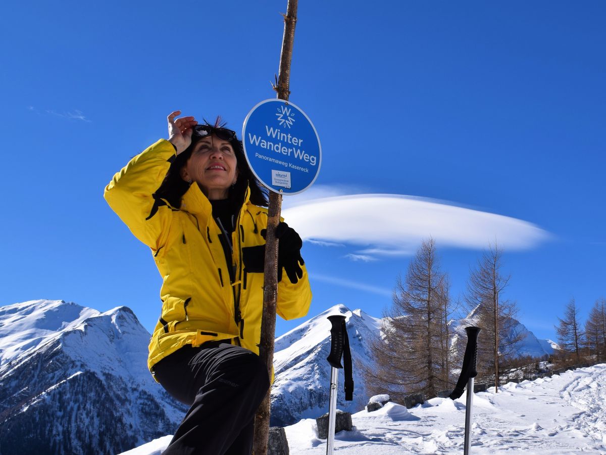 Der herrliche Winterwanderweg mit Blick zum Großglockne