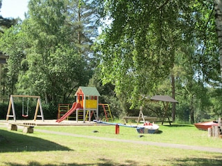 Der Kinderspielplatz im Ferienpark nur ca. 100 m