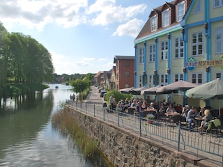 Plau am See mit vielen Cafés, Eisdielen und Restaurants