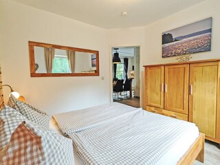 Schlafzimmer im Erdgeschoss voll abdunkelbar.