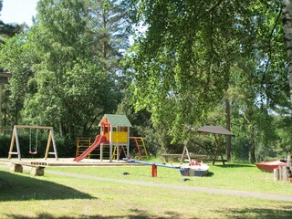 Spielplatz Lenzer Höh nur 100m vom Haus entfernt.