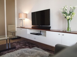 Wohnbereich mit Flatscreen, Blue-Ray-Player, Soundbar