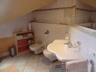 Bad mit Dusche und Bidet