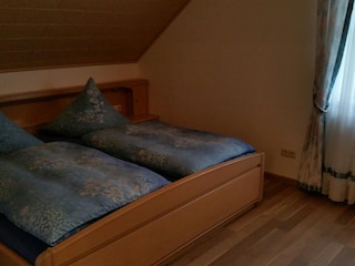 Schlafzimmer 1