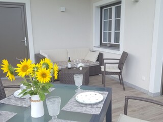 Gemütliches Plätzchen - die  Terrasse im Obergeschoss