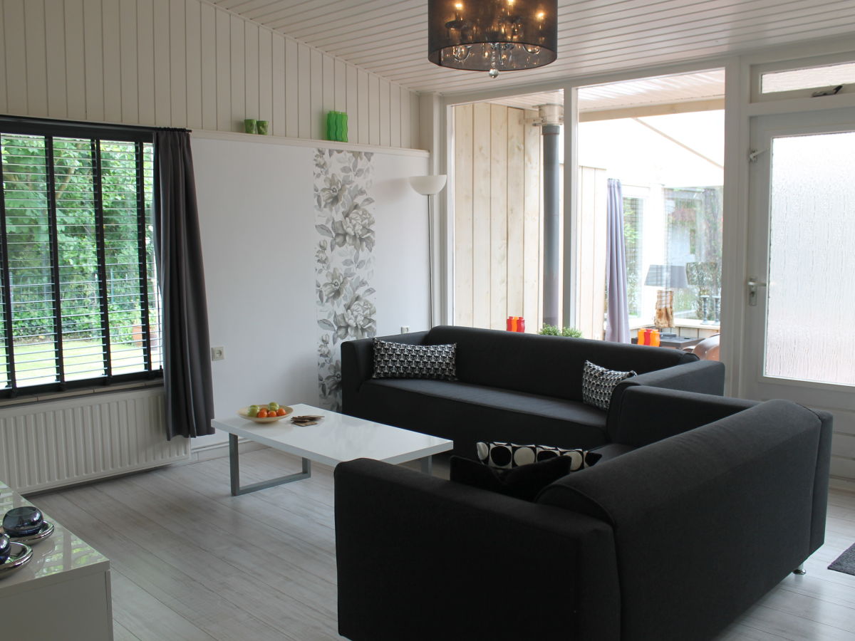 Die zufahrt das modern eingerichtete wohnzimmer die gut ausgestattete