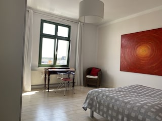 Großes Schlafzimmer.