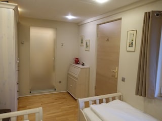 Schlafzimmer 2 mit Badzugang