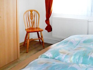 Elternschlafzimmer (Babybett erhältlich)