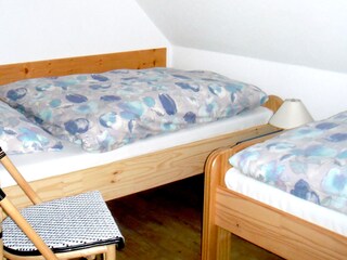 Kinderzimmer mit zwei separaten Betten